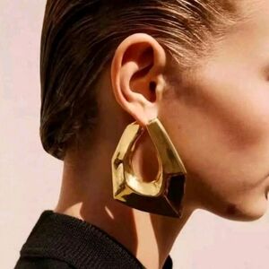 NEW! Luxurious & Elegant Geometric Gold Post Earrings